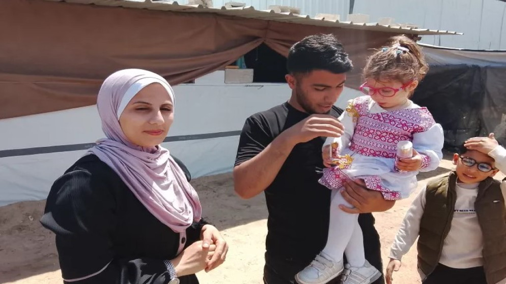 ام فلسطينية تستعيد رضيعتها في غزة بعد عامين