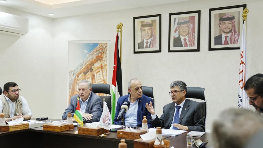 وزير السياحة والآثار يترأس اجتماعاً موسعاً في البترا 