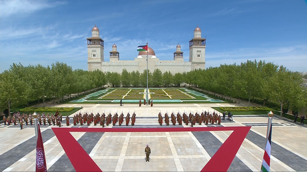 الملك يشهد مراسم رفع العلم باليوم الوطني الاردني