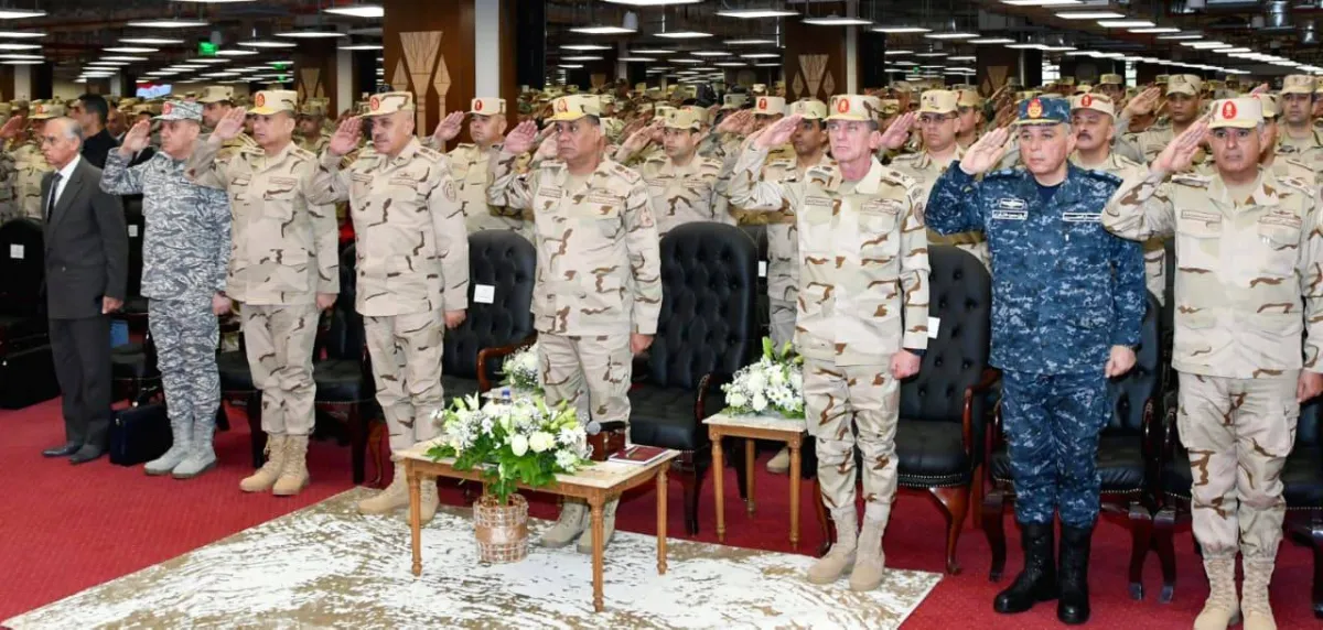 الجيش المصري يحذر عناصره من استخدام وسائل التواصل