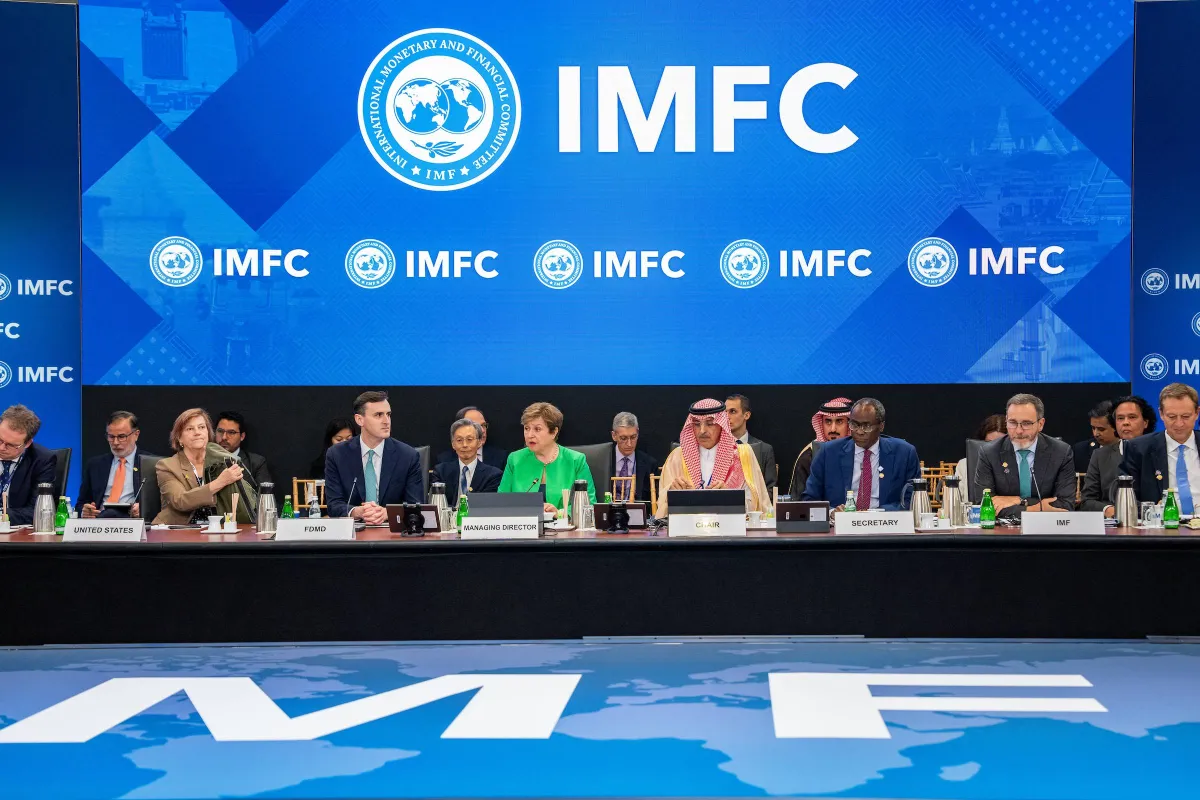 الجدعان يؤكد السلام اساس النمو المستدام