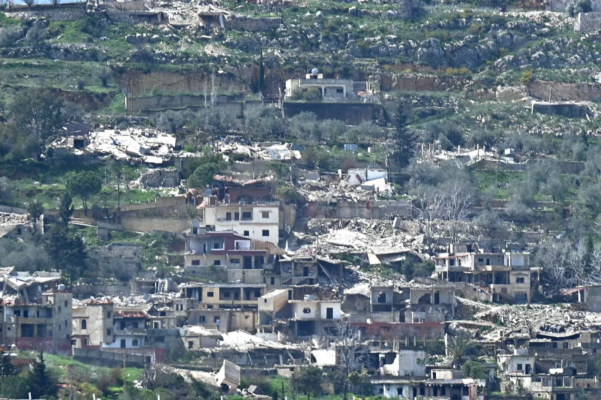 الجيش اللبناني يعيد فتح طرق وجسور جنوبية تضررت بالغارات