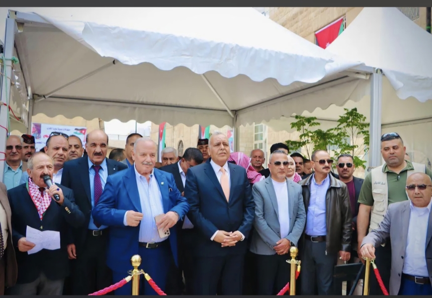 مادبا تحتفي بيوم العلم الأردني وترفع أكبر راية على أطول سارية