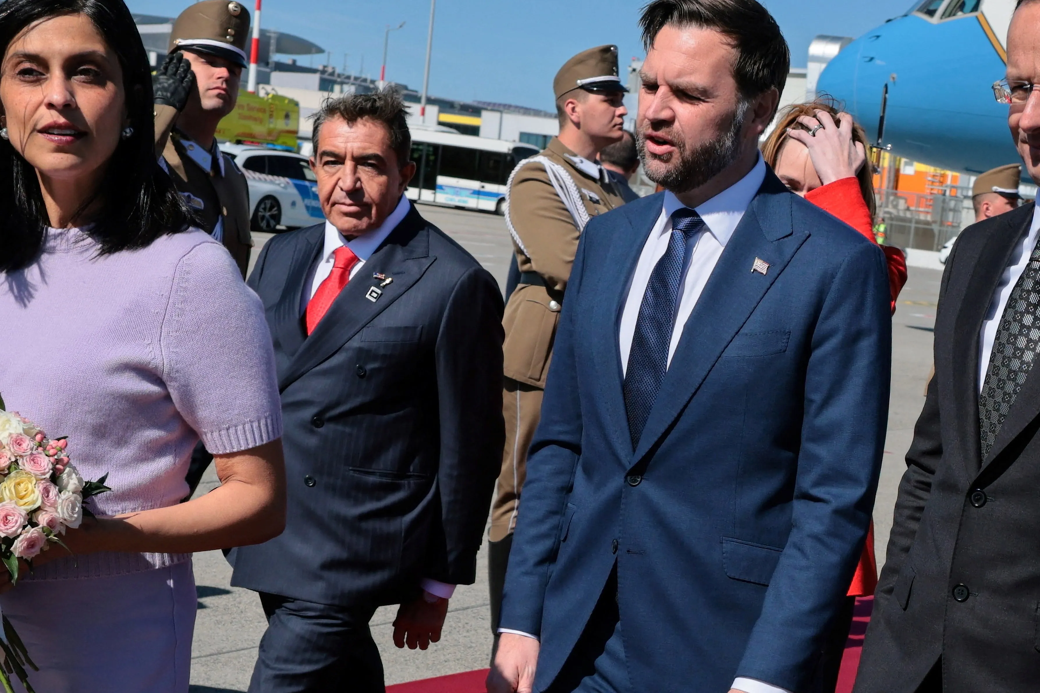 زامبولي رجل ترمب يروج لصفقات بـ 20 مليار دولار في 20 دقيقة