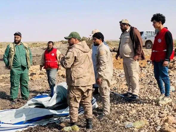 انتشال جثامين مهاجرين قذفتهم مياه البحر لشواطئ ليبيا