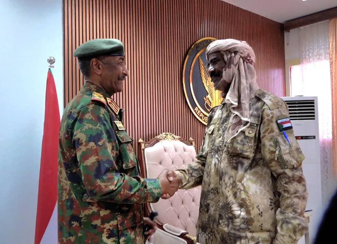 البرهان يستقبل اللواء النور القبة المنشق عن الدعم السريع