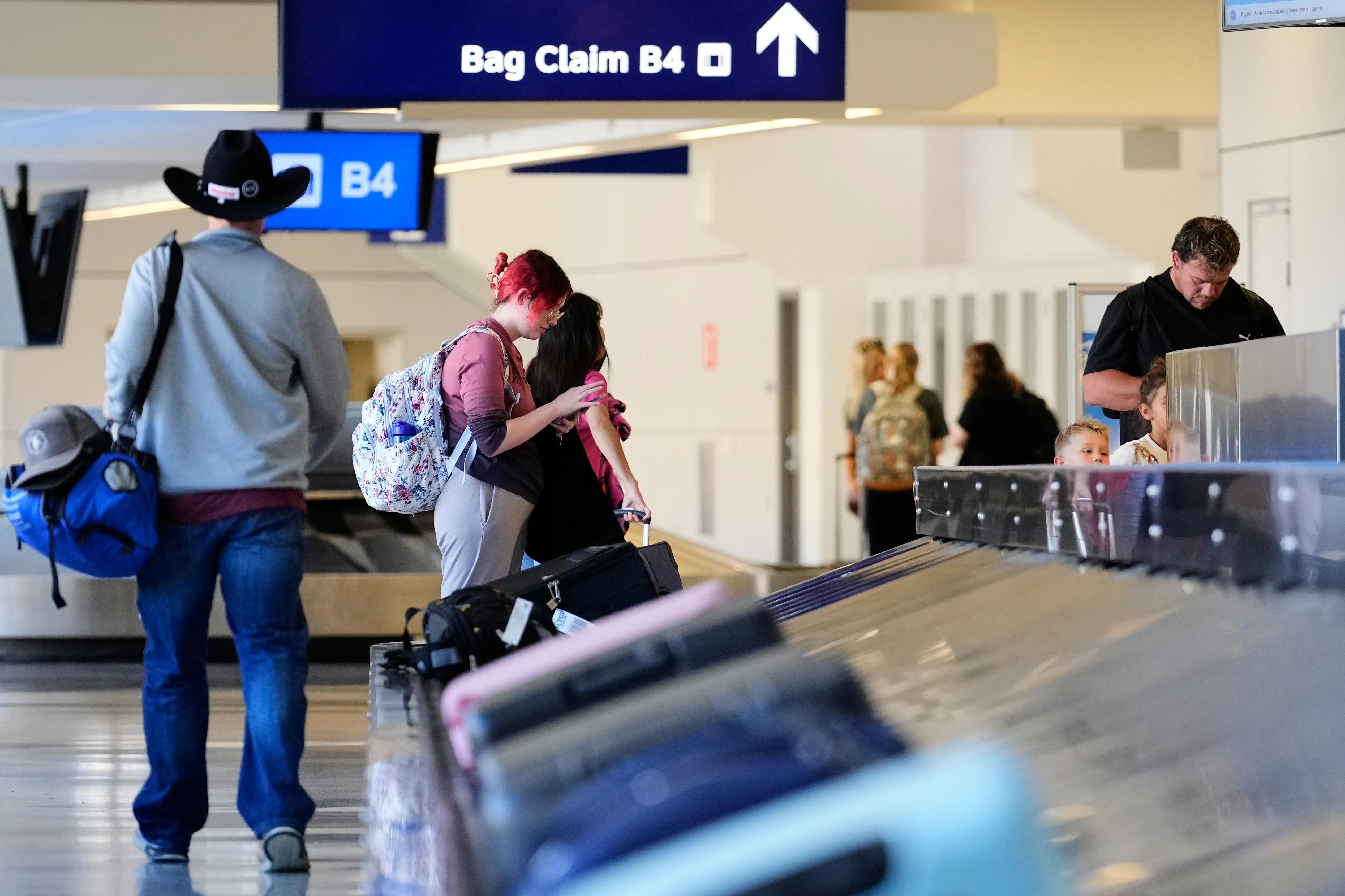 رسوم جديدة على حقائب المسافرين بسبب حرب إيران