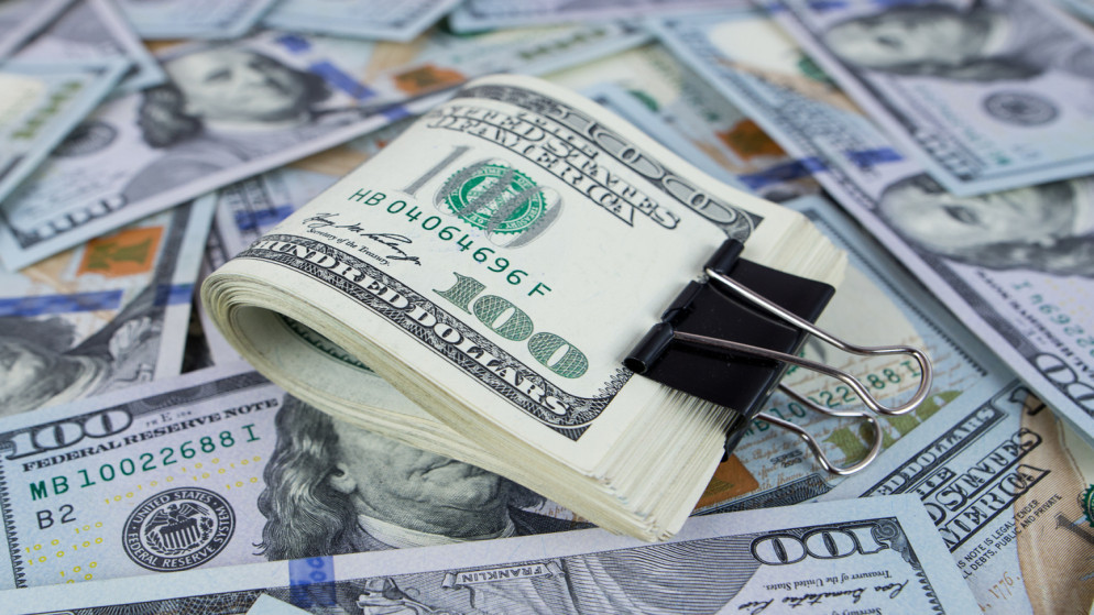 الدولار يقترب من أعلى مستوى مع جمود محادثات واشنطن وطهران