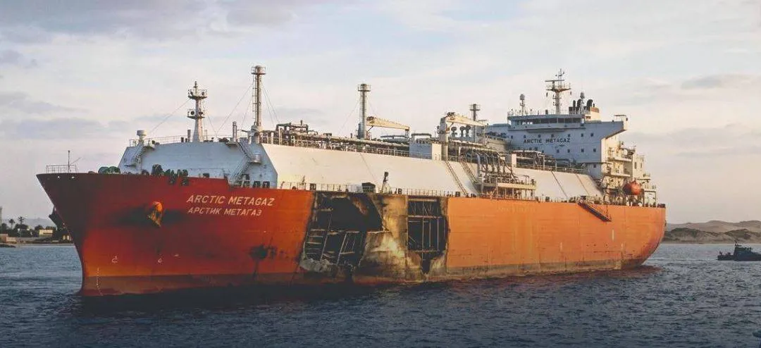 تحذيرات في ليبيا بعد خروج ناقلة غاز روسية عن السيطرة