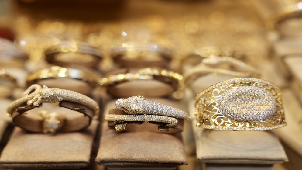 تراجع الذهب عيار 21 الى 96.1 دينارا