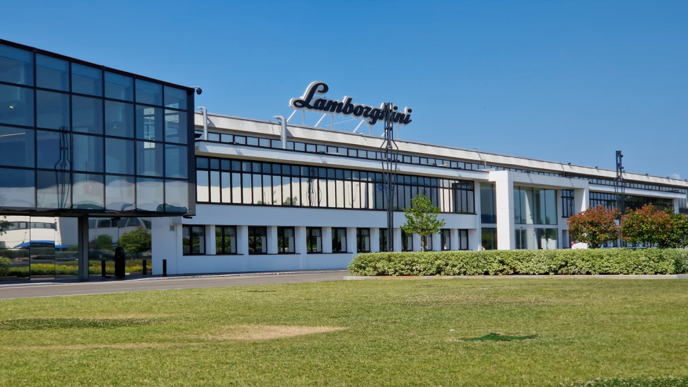 لامبورغيني توقف تسليم ومبيعات سياراتها بالشرق الاوسط