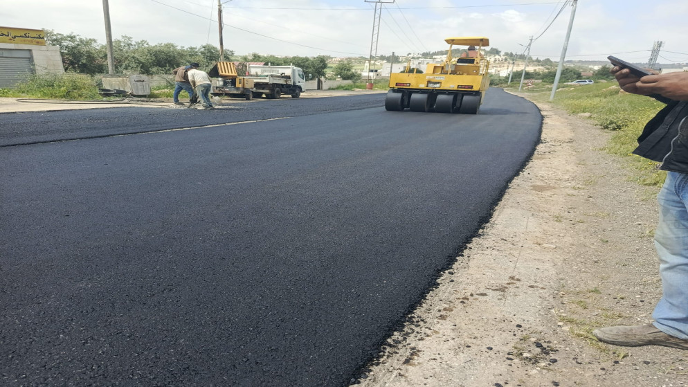 وزارة الاشغال تباشر تاهيل طريق الزعتري بالبلقاء