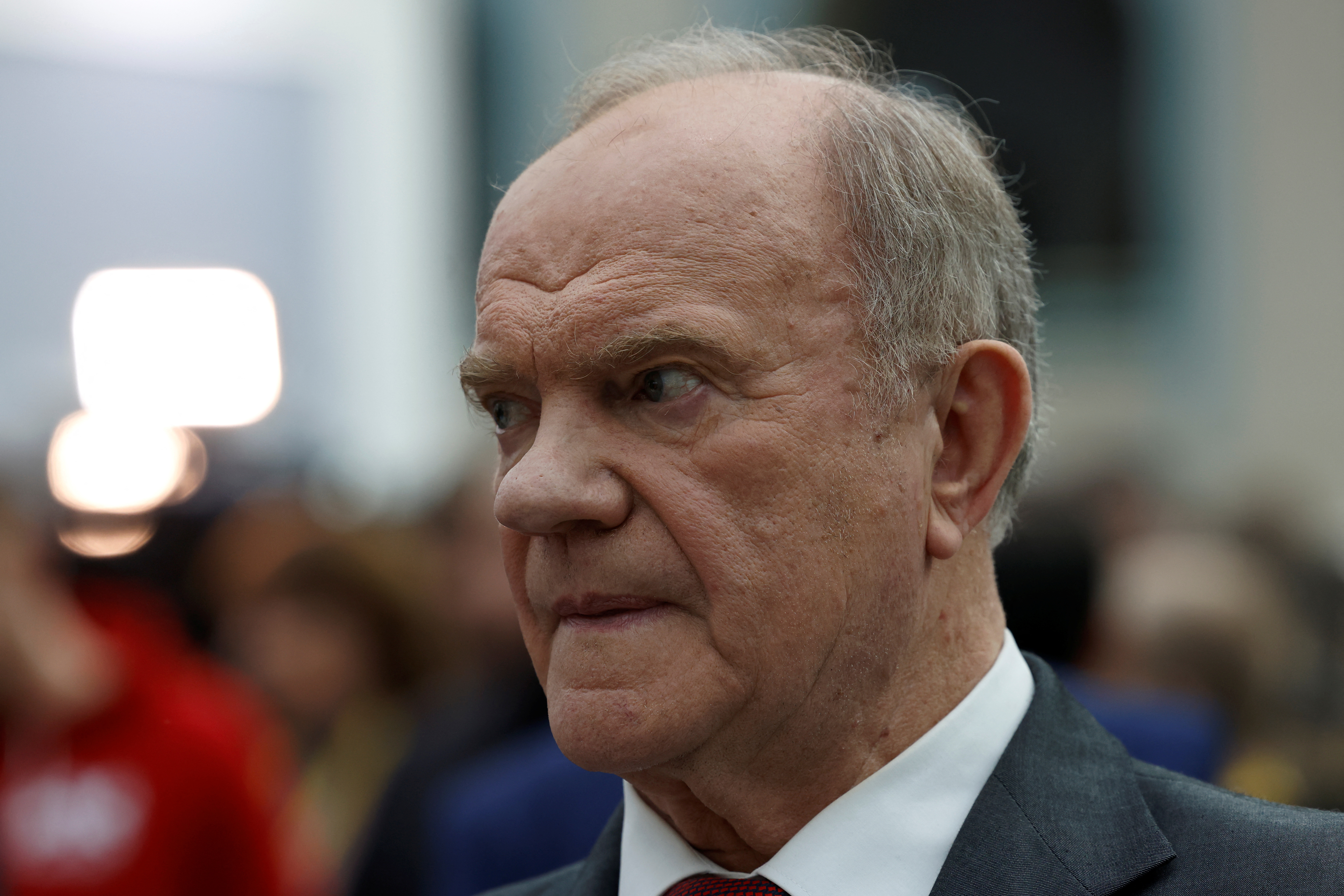 سياسي روسي يحذر من ثورة بسبب تدهور الاقتصاد