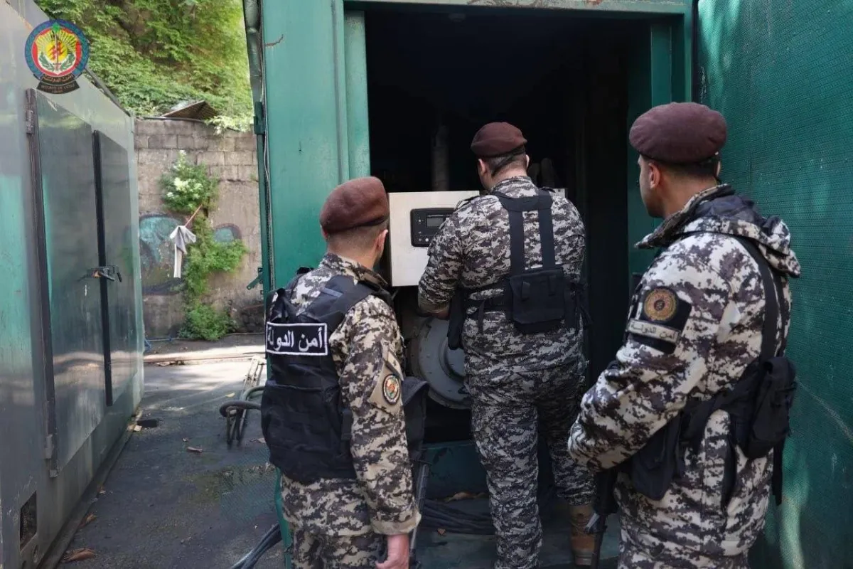 توترا امنيا وقطع طرق في بيروت على خلفية مداهمة