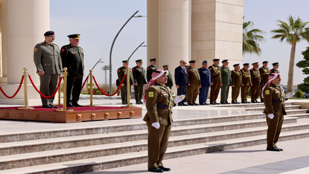 الحنيطي يستقبل حفتر لبحث التعاون العسكري الاردني الليبي