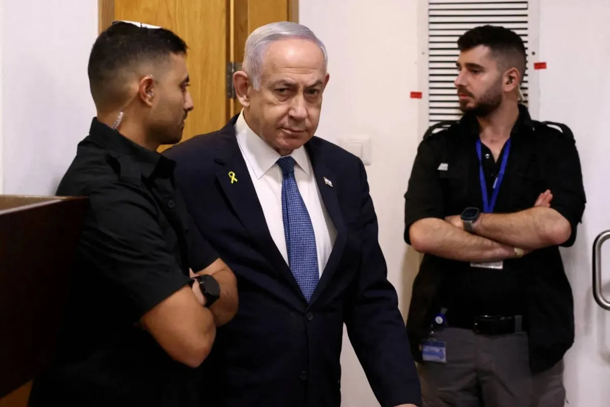 نتنياهو يواجه تحديات باندماج منافسيه وتأخر العفو بقضية الفساد