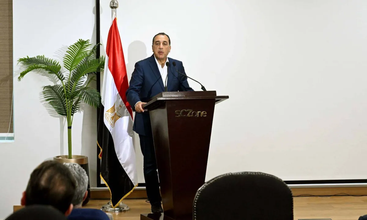 مصر توقف قرار الاغلاق المبكر للمحال والمقاهي