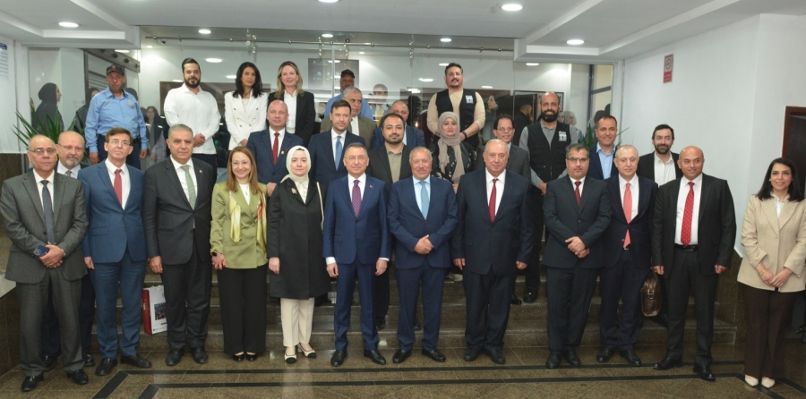 طلبة جامعة البترا يحاورون نائب الرئيس التركي الأسبق أوقطاي حول التعاون الأردني التركي