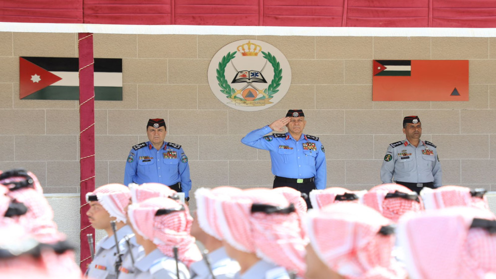 مدير الامن العام يرعى تخريج طلبة كلية الدفاع المدني