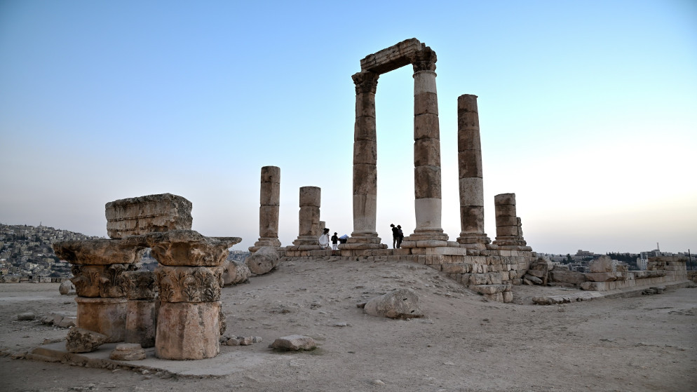 الارصاد الجوية طقس لطيف مع احتمال زخات مطر الاثنين