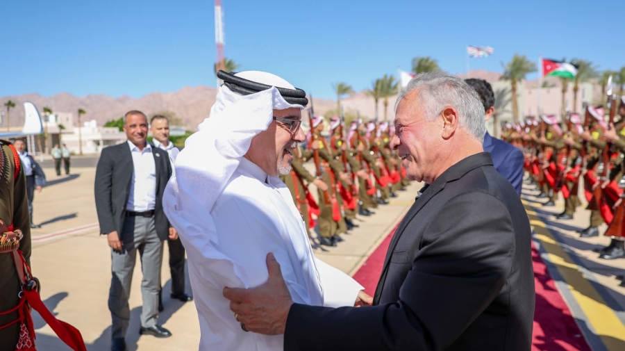 الملك يستقبل ولي عهد البحرين في العقبة