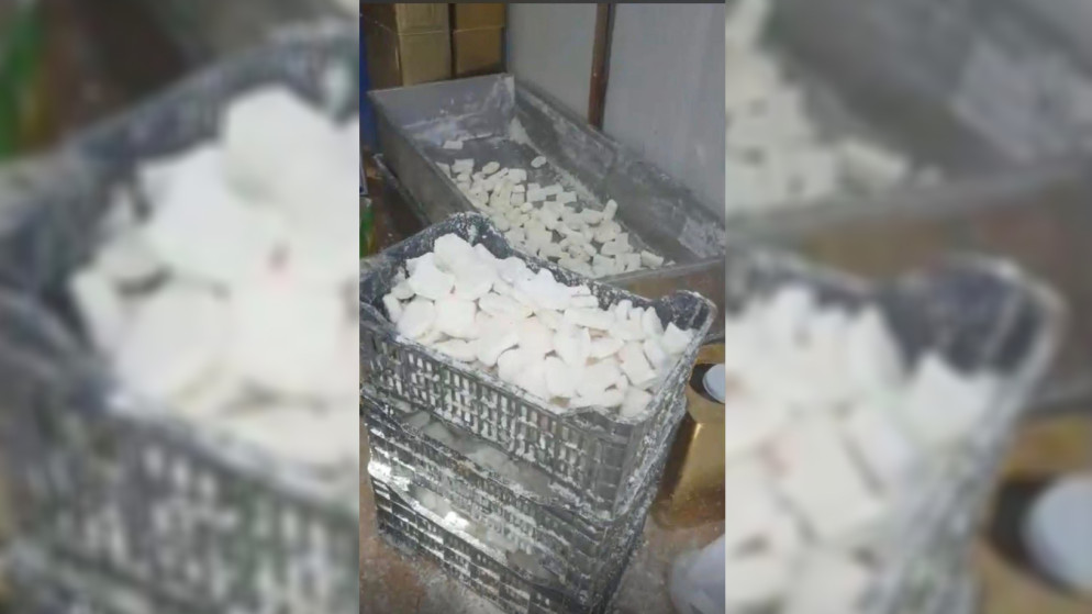 اتلاف 20 طنا من الاجبان واغلاق مشغل مخالف بالموقر