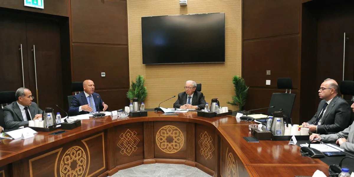 مصر تسرع الربط بين البحرين الاحمر والمتوسط بالقطار الكهربائي