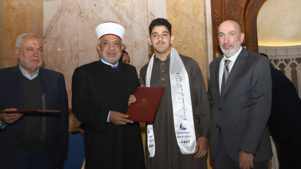 وزير الاوقاف يكرم حفظة القران الكريم