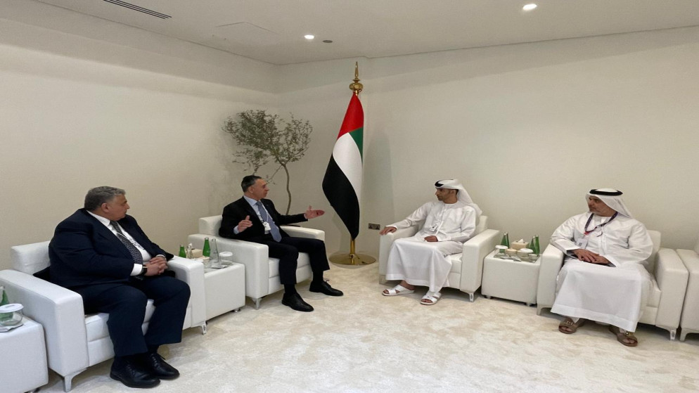 وزير الصناعة يبحث توسيع الشراكات الاقتصادية مع الامارات والبحرين