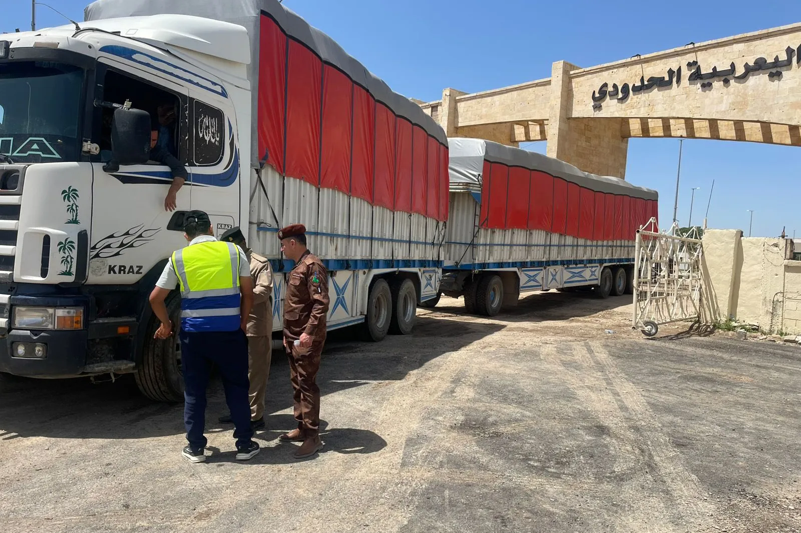 العراق يستقبل اول شحنات تجارية من سوريا عبر منفذ ربيعة الحدودي