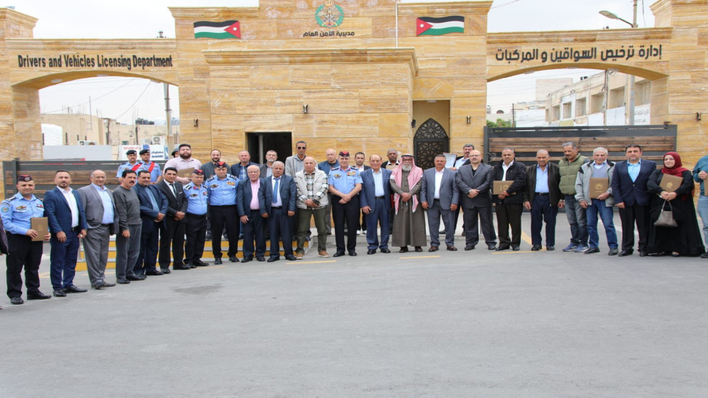 الامن العام يكرم السائقين المتميزين تقديرا لالتزامهم بقواعد المرور