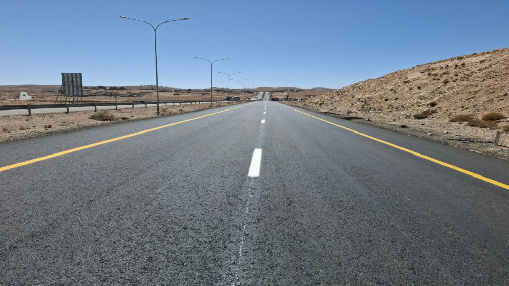 احتراق صهريج اثر حادث تصادم مروع على الطريق الصحراوي