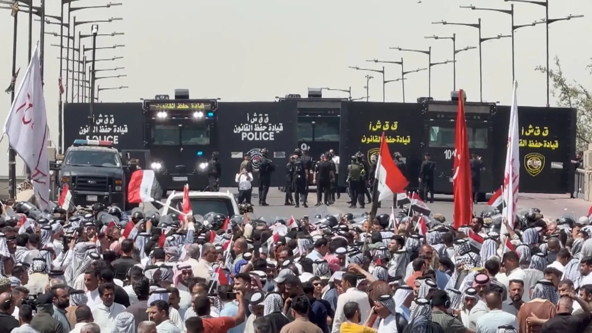 مظاهرات واقتصاد.. تحديات تواجه حكومة الزيدي بالعراق