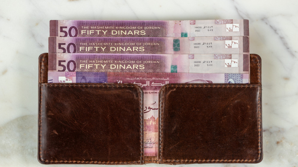 بدء صرف رواتب الموظفين والمتقاعدين المدنيين والعسكريين الاربعاء