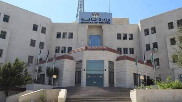 إحالة موظفين بالمالية إلى القضاء بتهمة الاختلاس