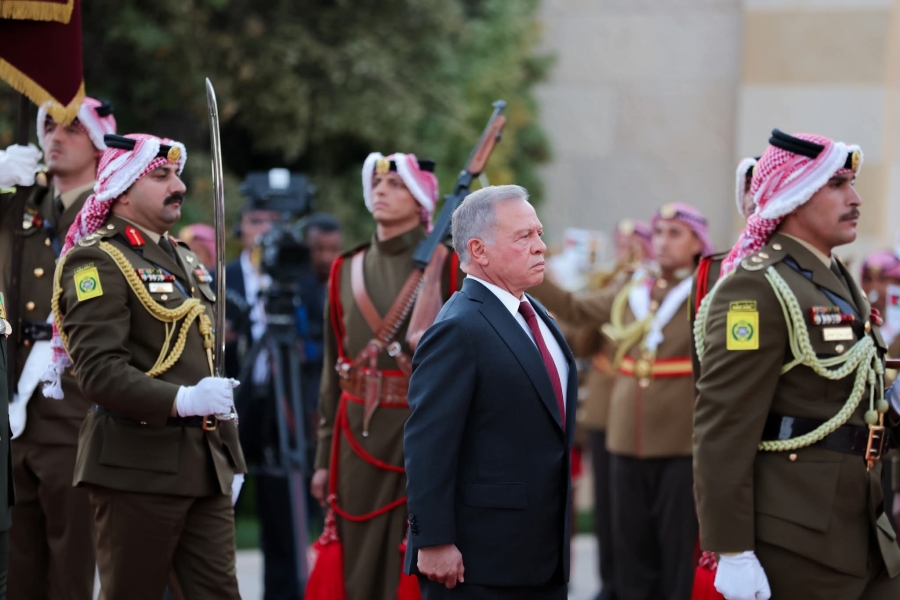 الملك يصل قصر الحسينية