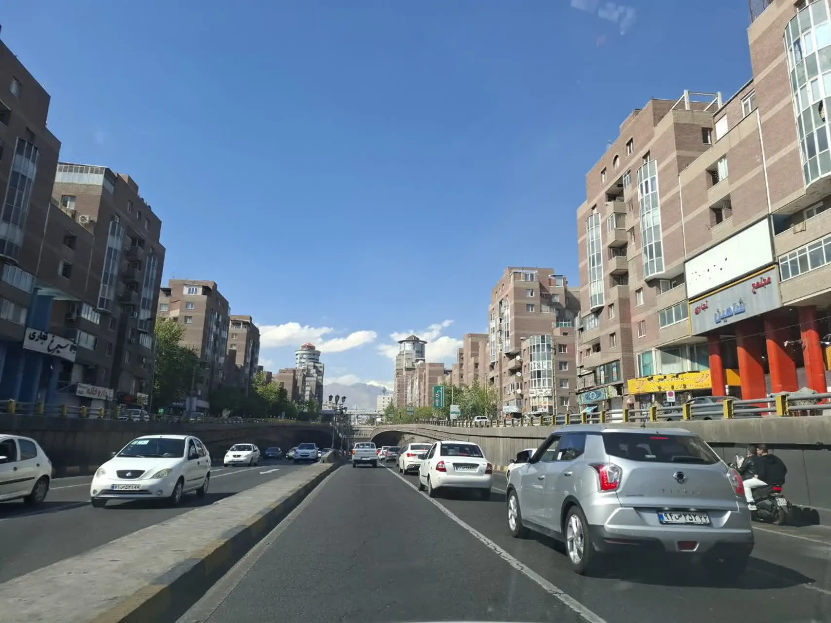 طهران: الحرب تلهب اسعار العقارات والايجارات