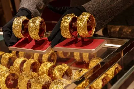 جى بى مورغان يخفض توقعات اسعار الذهب لعام 2026