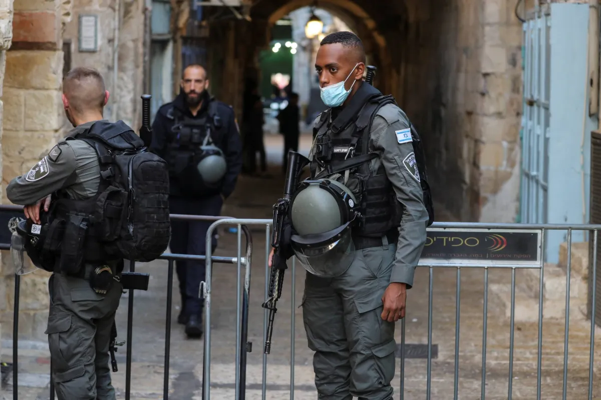 اسراييل تتهم محاميا فلسطينيا بادارة خلية ارهابية