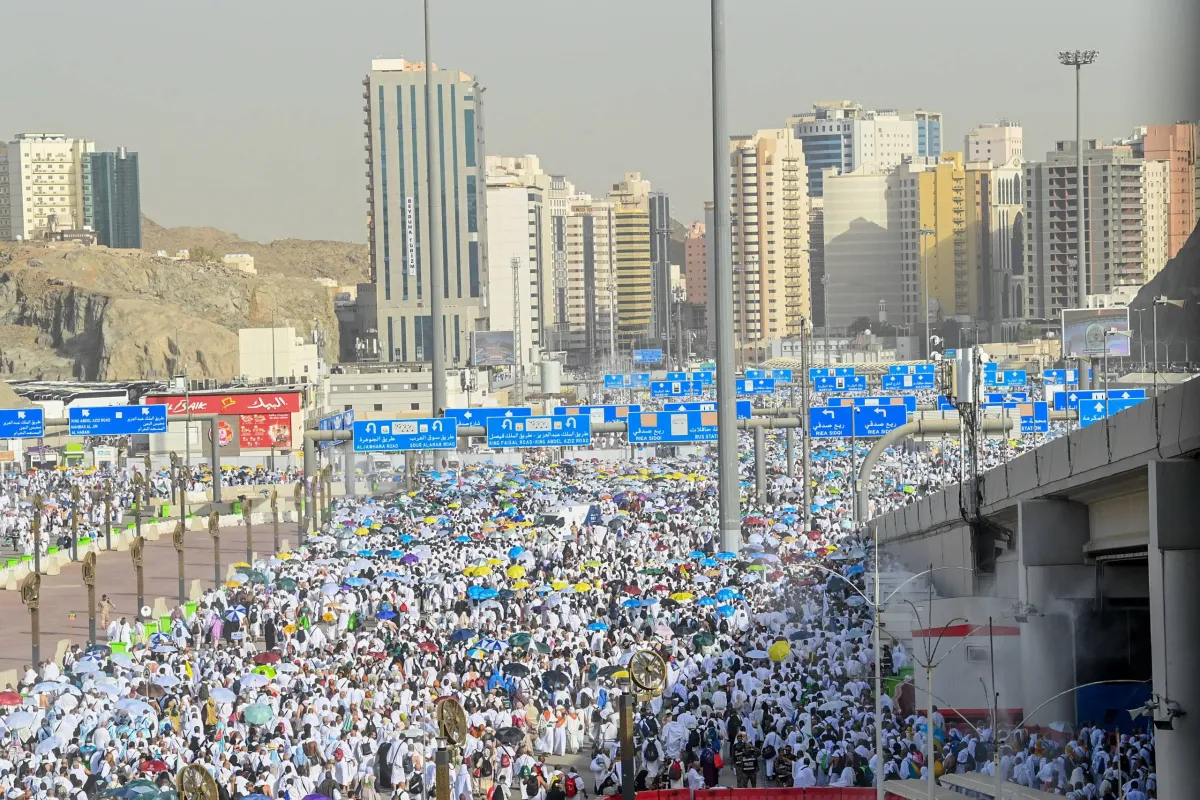 ضيوف الرحمن يستكملون مناسك الحج فى منى