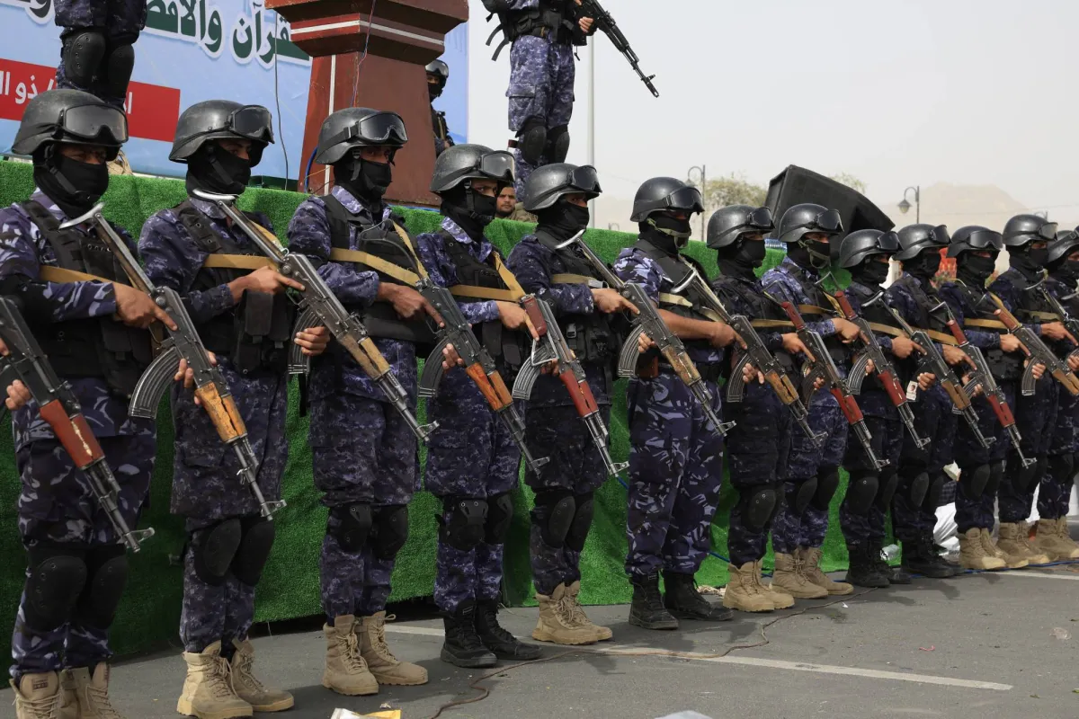 الحوثيون يصعدون ملاحقة المعزين والمصلين في إب