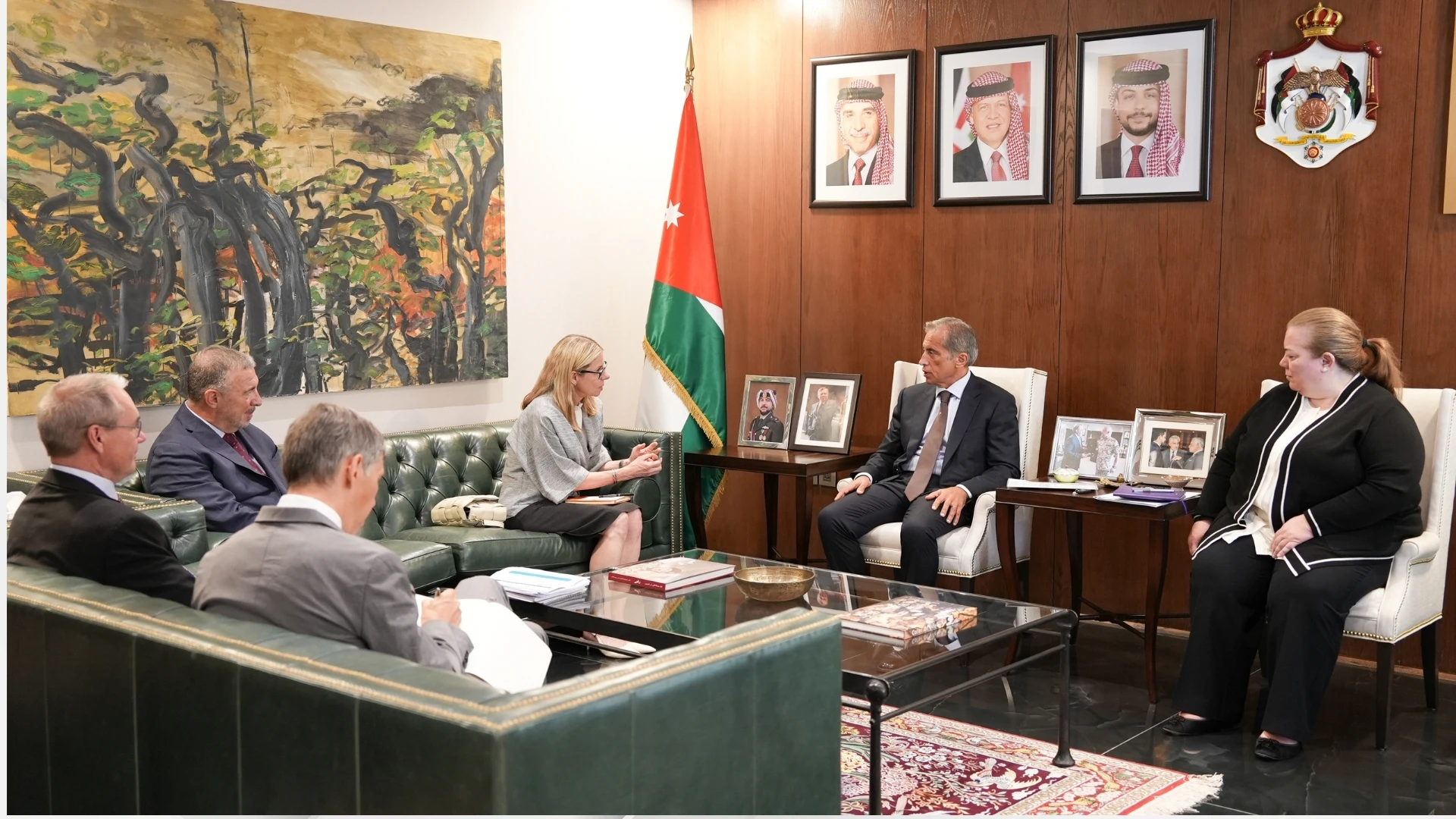 رئيس الوزراء يبحث مع البنك الدولي تعزيز التعاون الاقتصادي والتنموي