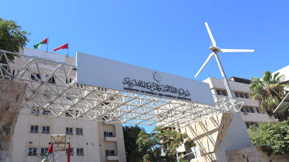 فلس الريف يوصل الكهرباء الى 199 موقعا ومنزلا بتكلفة تتجاوز مليون دينار
