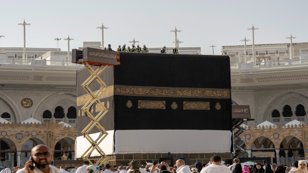 مراسم استبدال كسوة الكعبة المشرفة وتفاصيل صناعتها