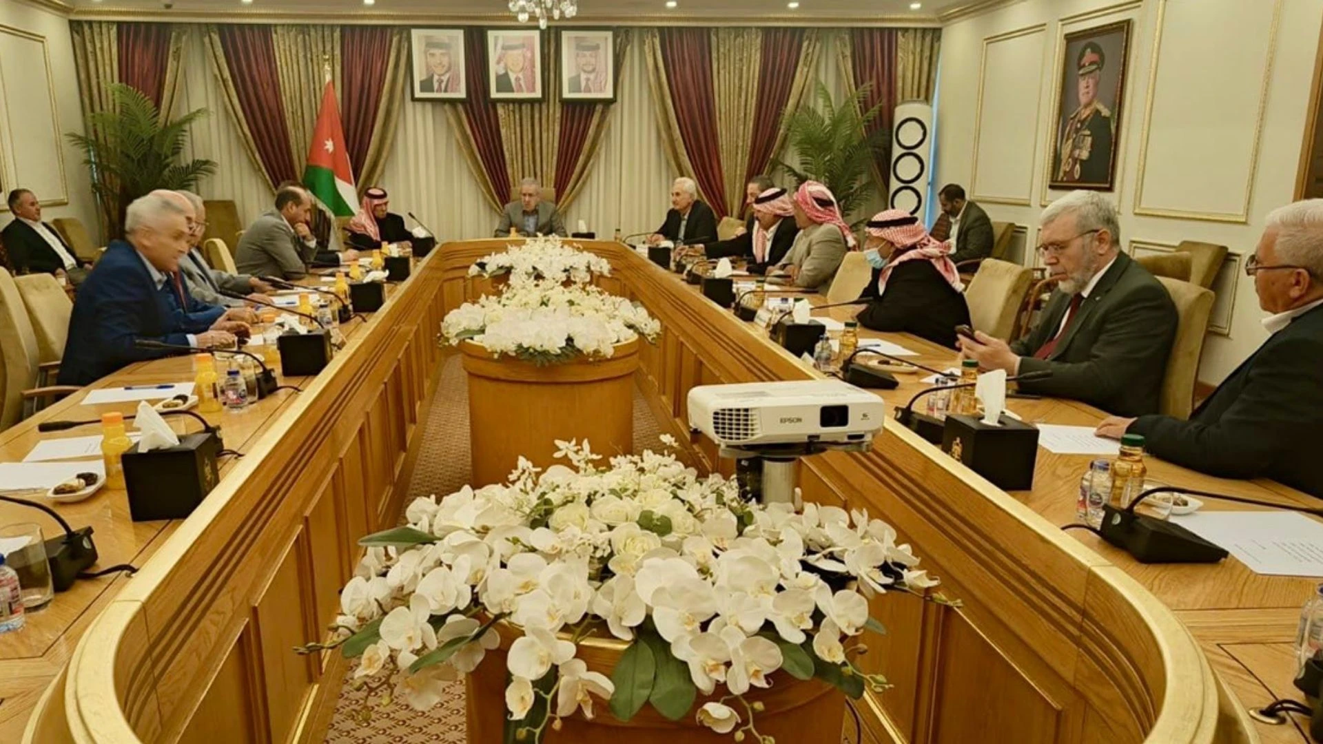 لجنة الزراعة في مجلس الاعيان تبحث مع وزير الزراعة اولويات القطاع وخططه المستقبلية