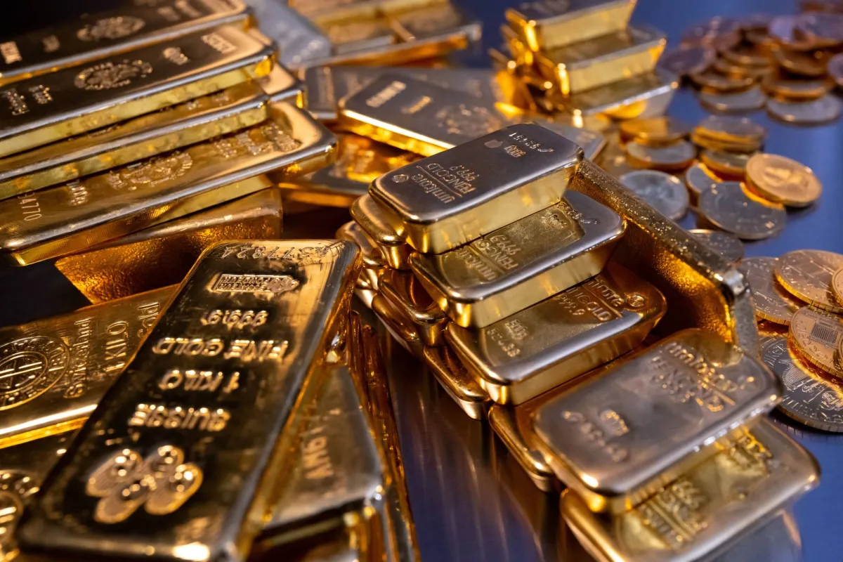 اسعار الذهب تواصل الهبوط وتتجه نحو خسارة اسبوعية ثالثة بفعل قوة الدولار