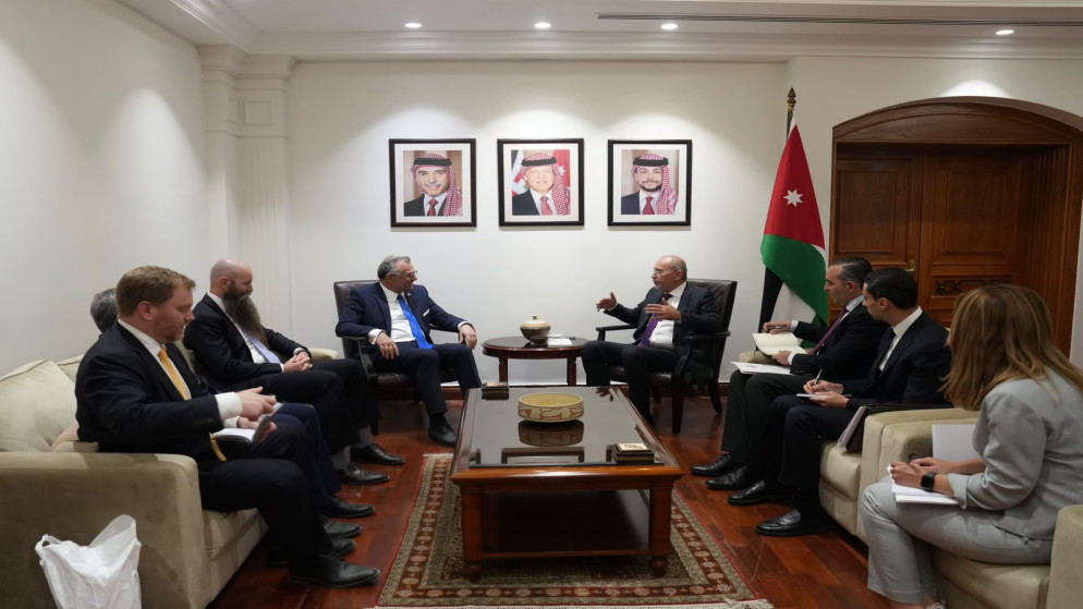 الصفدي يبحث مع مستشار ترامب تطورات المنطقة وتعزيز الشراكة الاردنية الامريكية