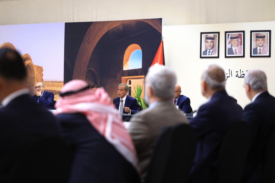 الحكومة تحيل موظفي كبار على التقاعد (اسماء)