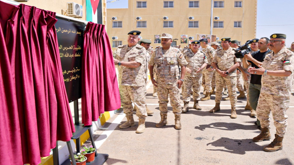 رئيس هيئة الاركان المشتركة يفتتح مباني كتيبة الحرس الملكي الالية الجديدة