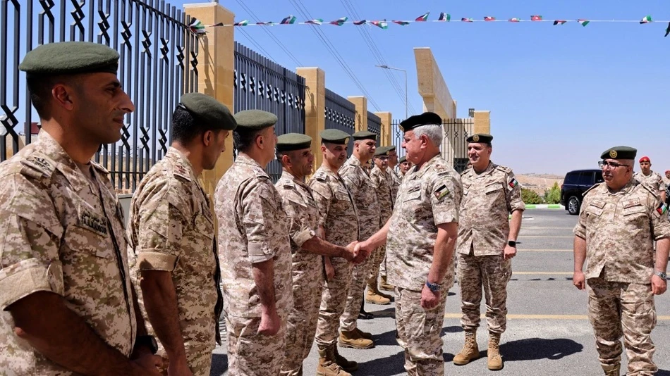 رئيس هيئة الاركان يدشن المرحلة الاولى من برنامج الشراء الالكتروني العسكري